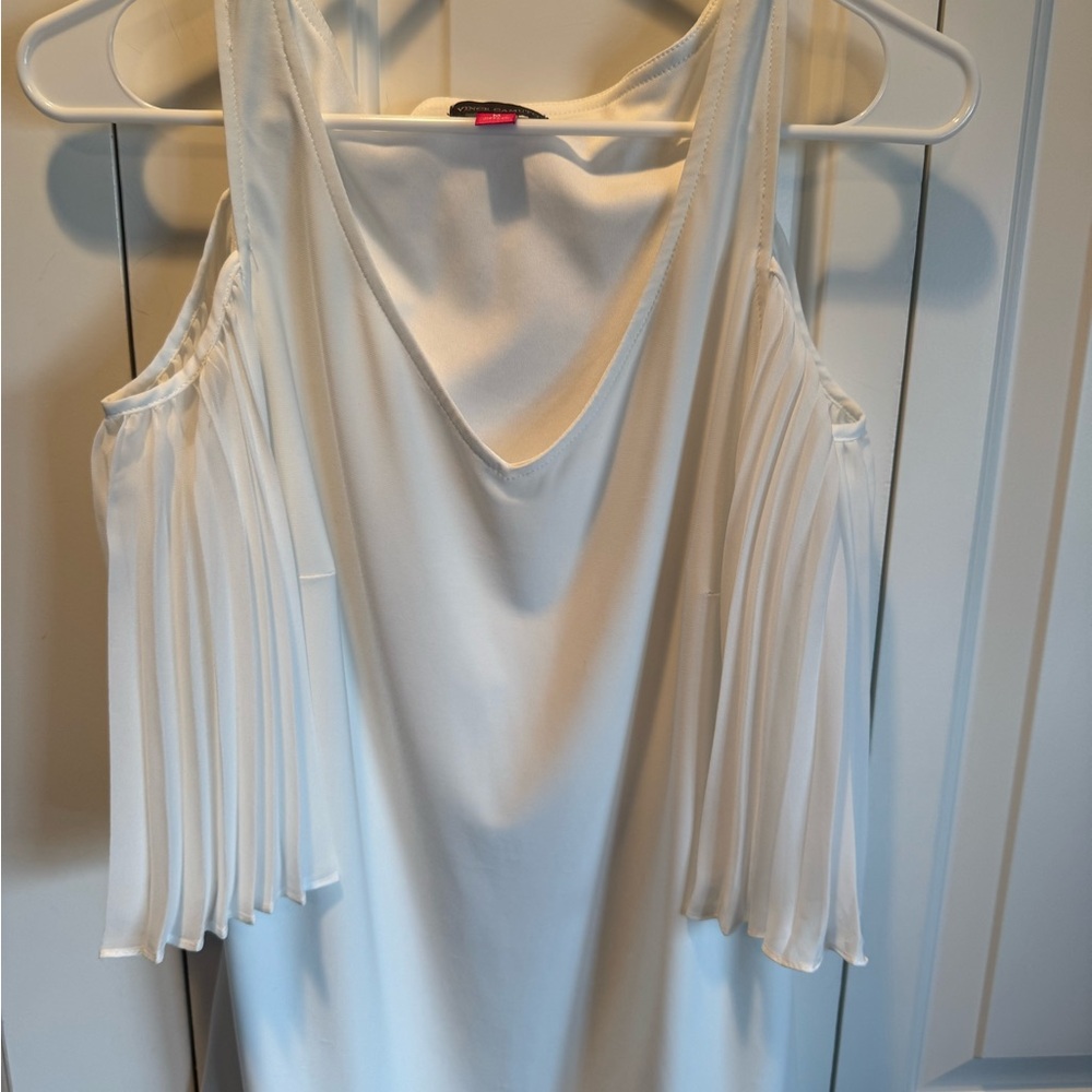 Vince Camuto White Cold-Shoulder Pleated Sleeve Tank